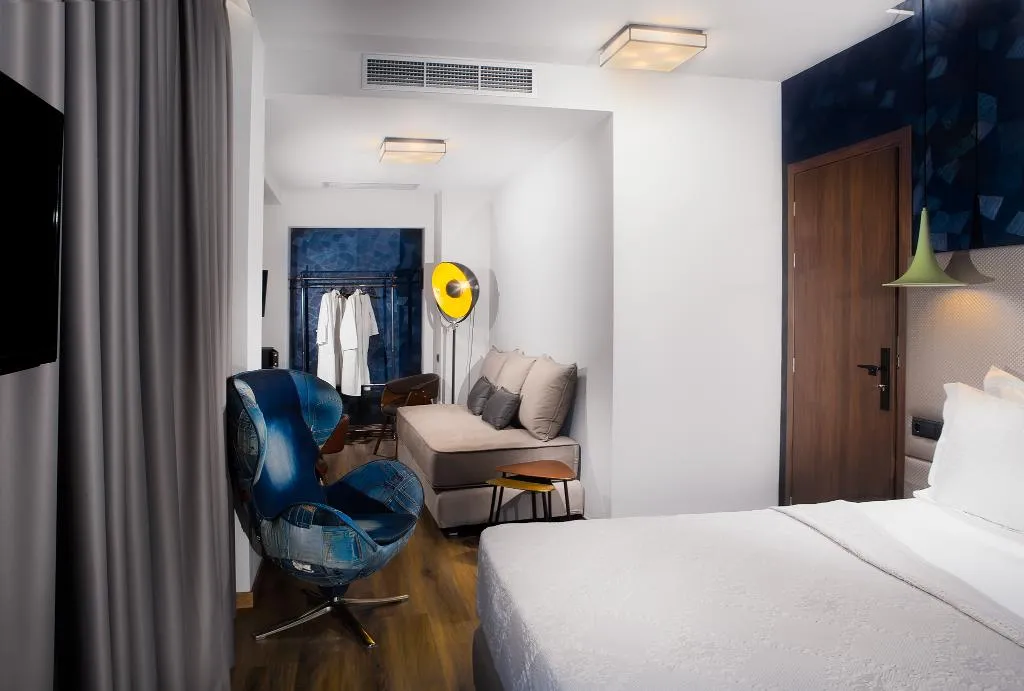 JUNIOR SUITE WITH BALCONY Room, 36O Degrees Pop Art, Athens