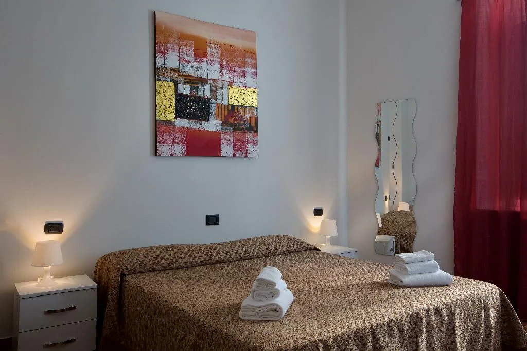 TRIPLE STANDARD Room, Hotel Diamond, Naples