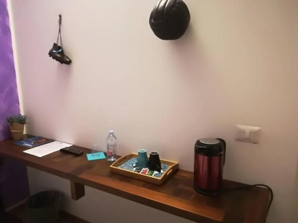 Room, Luci A San Siro, Milan