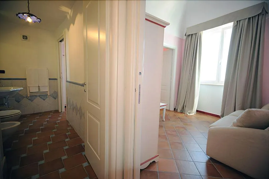 Room, Il Porticciolo di Amalfi, Naples