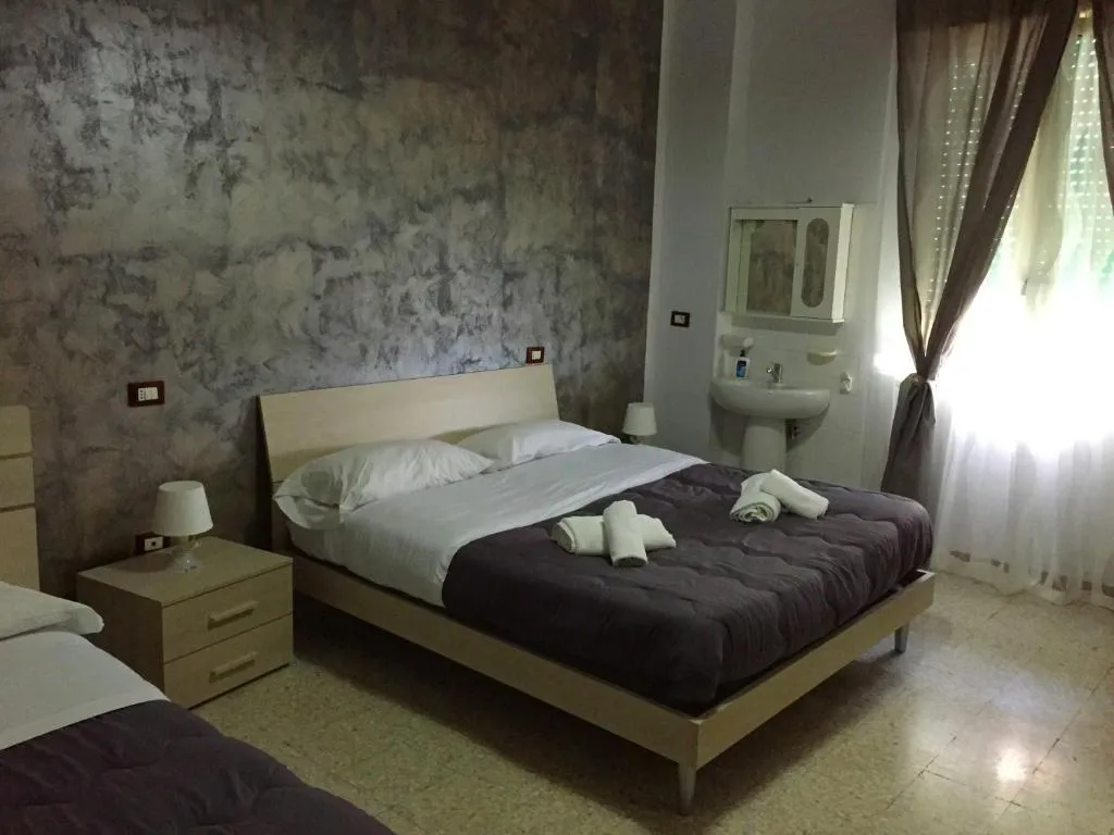 TRIPLE STANDARD Room, B&B Napoli Stazione, Naples