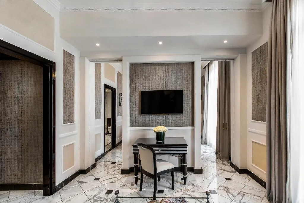 SUITE DELUXE Room, Baglioni Hotel Regina, Rome