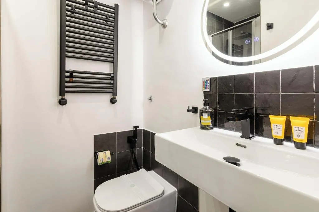 Room, Napolicentro Mare, Naples