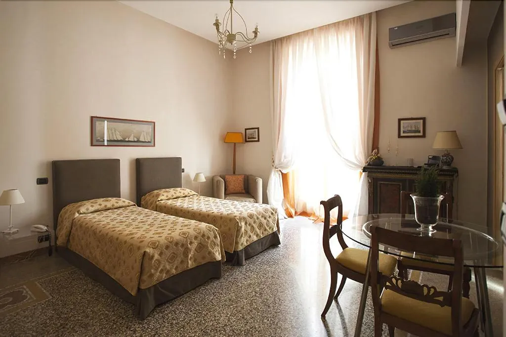 Room, B&B Orsini46, Naples