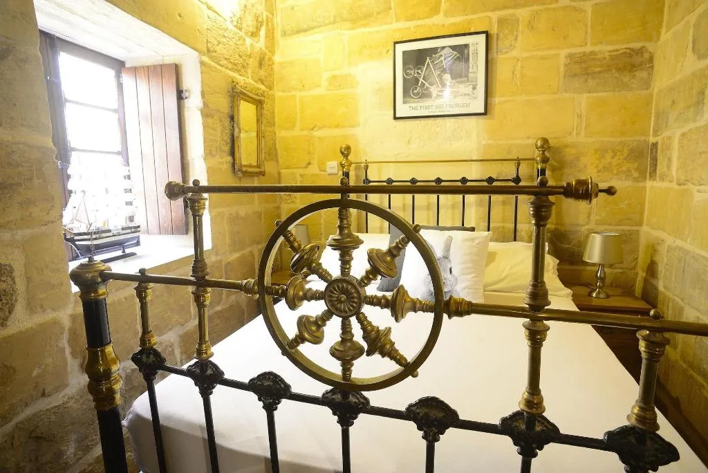 Room, The Burrow Guest House, Malta