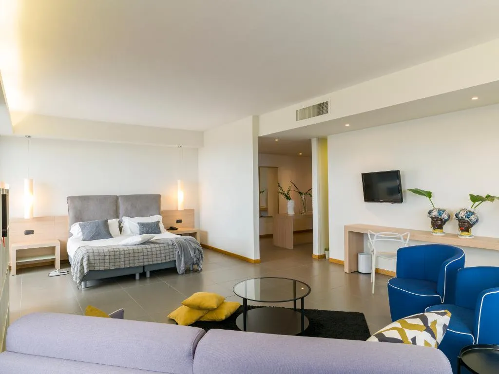 SUITE CAPACITY 3 Room, Esperia Palace Hotel & Resort Spa, Catania
