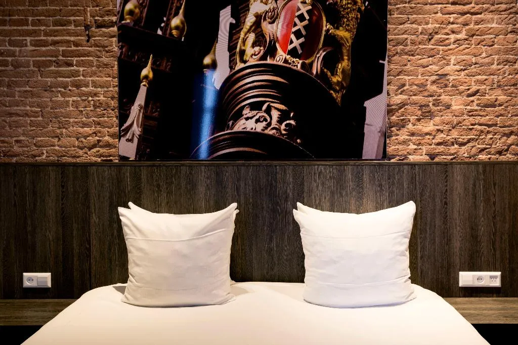 APARTMENT CAPACITY 4 Room, Leonardo Eden Hotel Amsterdam City Center, Amsterdam