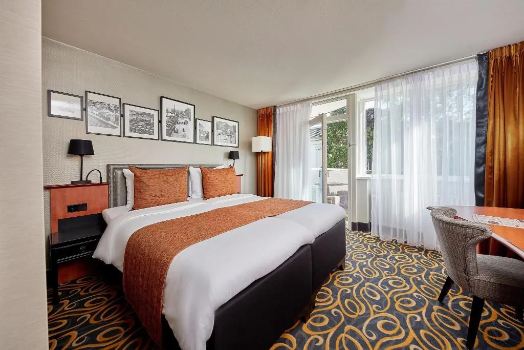 DOUBLE QUEEN SIZE BED Room, Carlton Square, Amsterdam