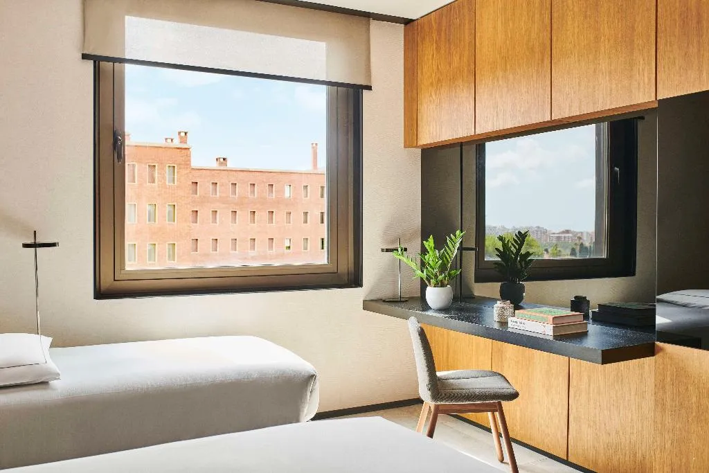 TRIPLE STANDARD Room, Grand Hyatt Barcelona, Barcelona