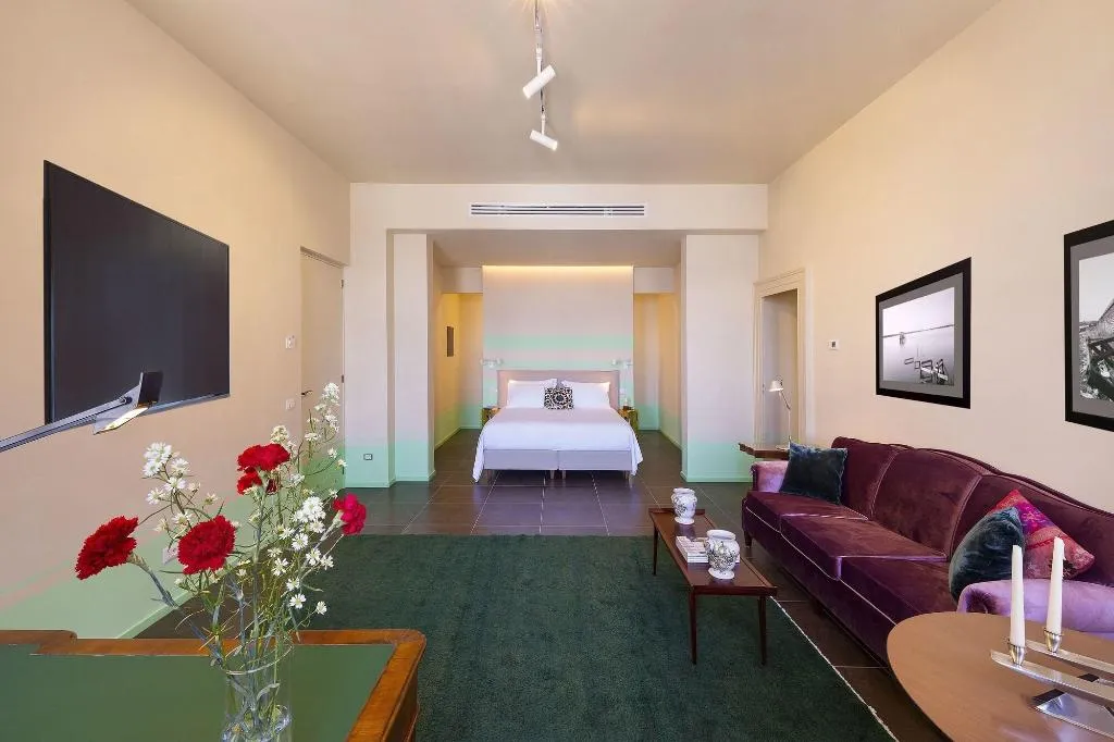 Room, Marina Piccola 73, Naples