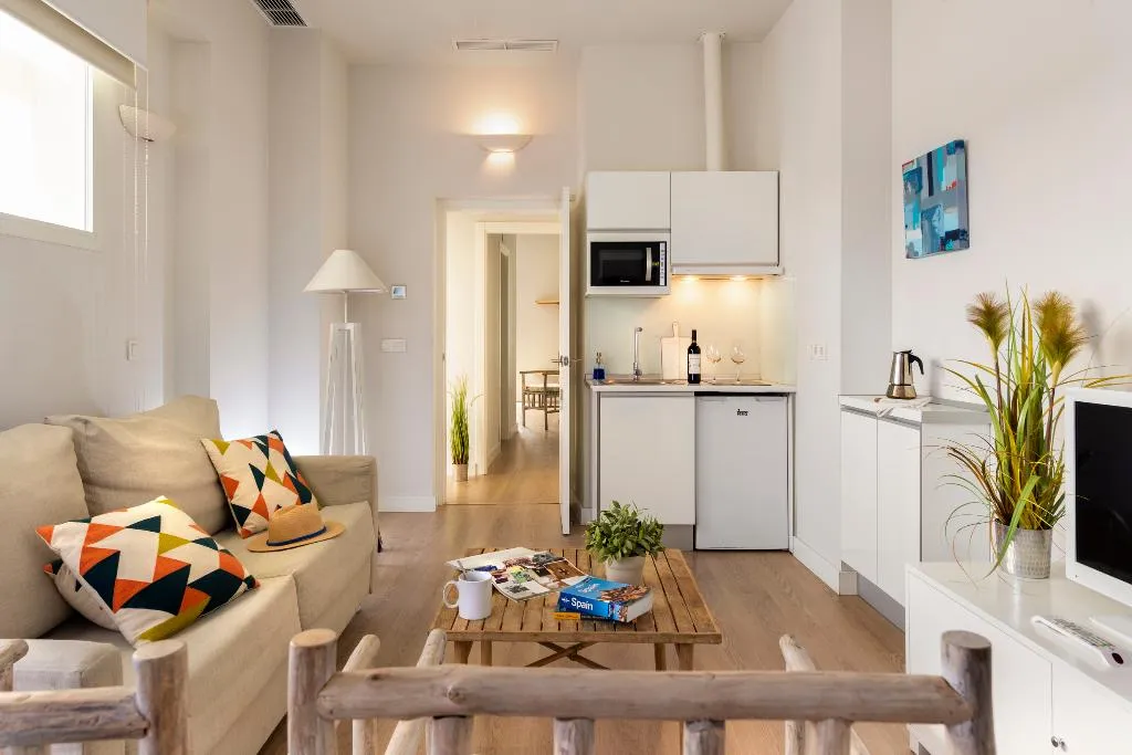 APARTMENT SUPERIOR CAPACITY 2 Room, Suites Sevilla Plaza, Seville