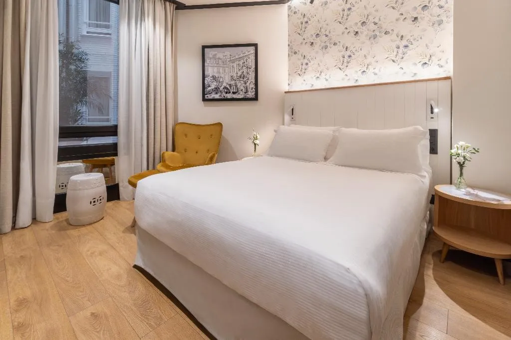 DOUBLE STANDARD Room, H10 Puerta de Alcala 4* Sup., Madrid