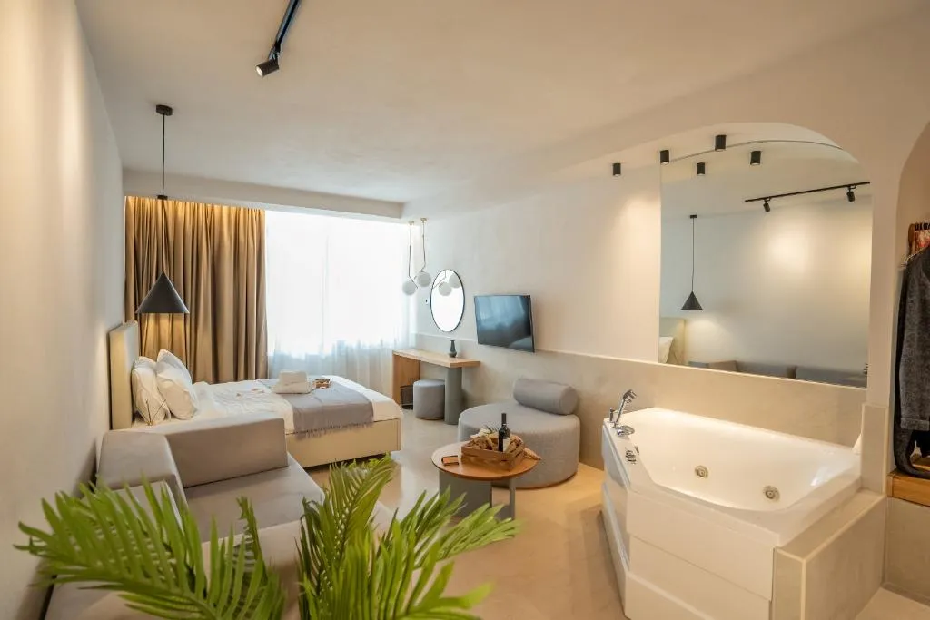 SUITE WITH JACUZZI Room, Sea And The City, Halkidiki