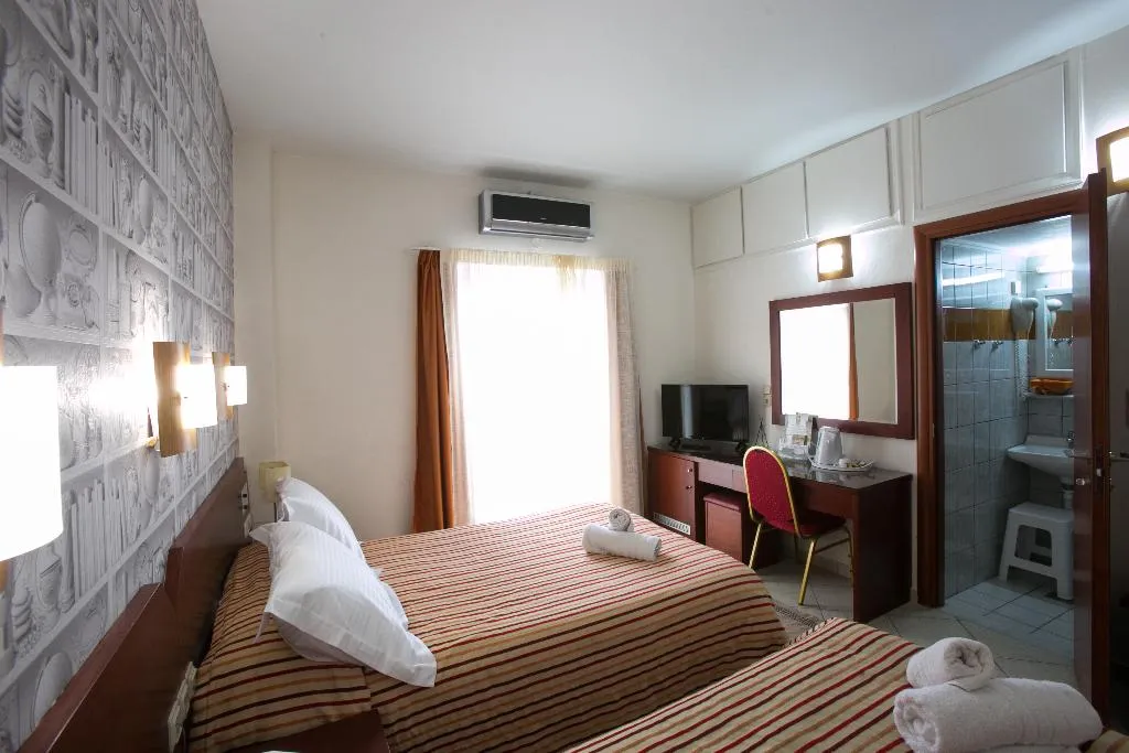 TRIPLE STANDARD Room, City Life Port Hotel, Crete