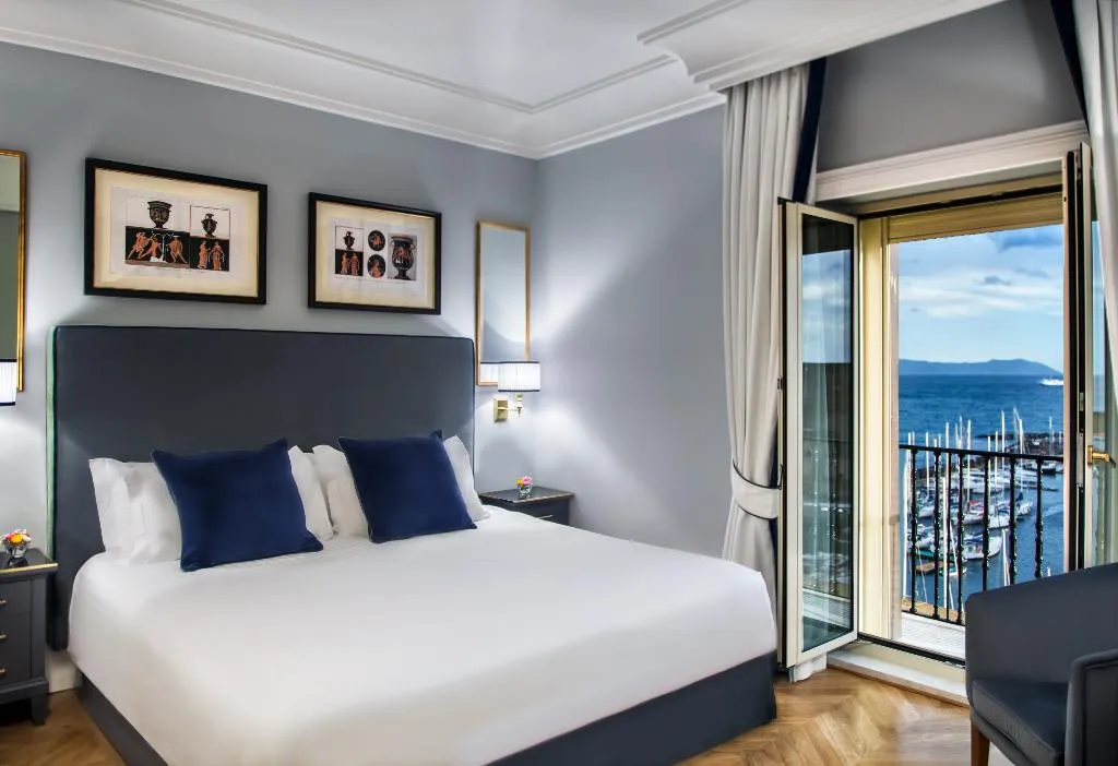 Room, Grand Hotel Santa Lucia, Naples