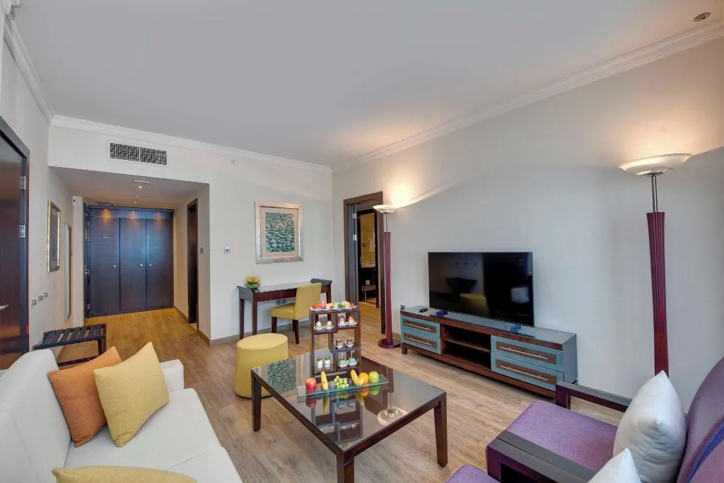 SUITE CLUB Room, Radisson Blu Hotel Dubai Barsha Heights, Dubai