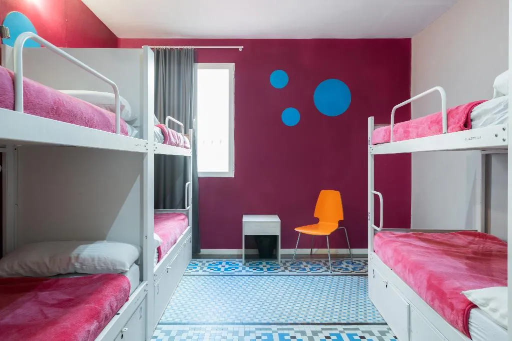 Bed in dormitory CAPACITY 8 WITH SHARED BATHROOM Room, Purple Nest, Valencia
