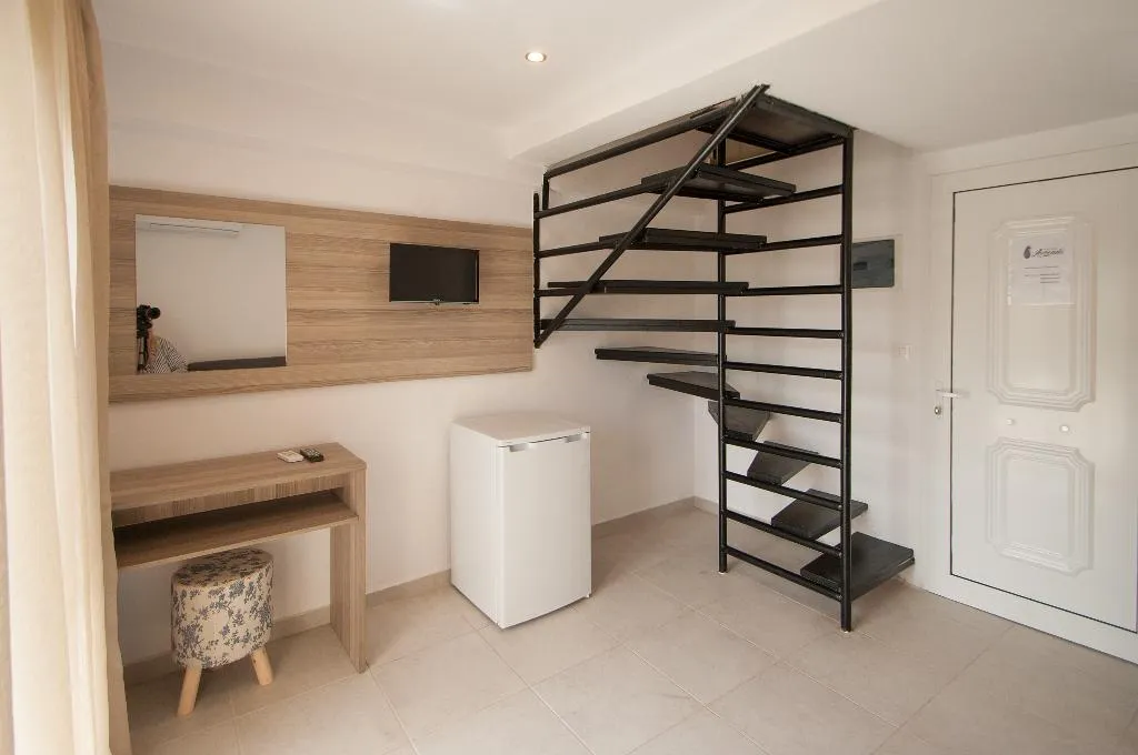 Room CAPACITY 6 Room, Pension Avocado, Skiathos