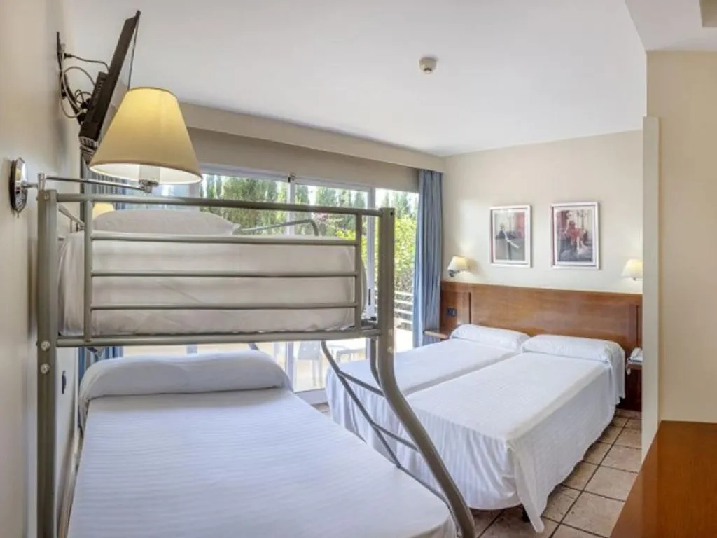 Room, Abril, Costa Blanca