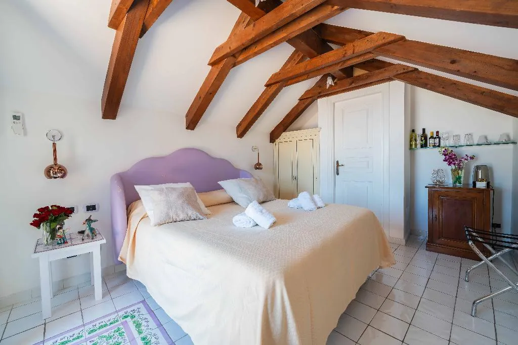 JUNIOR SUITE STANDARD Room, Hotel Villa Annalara, Naples