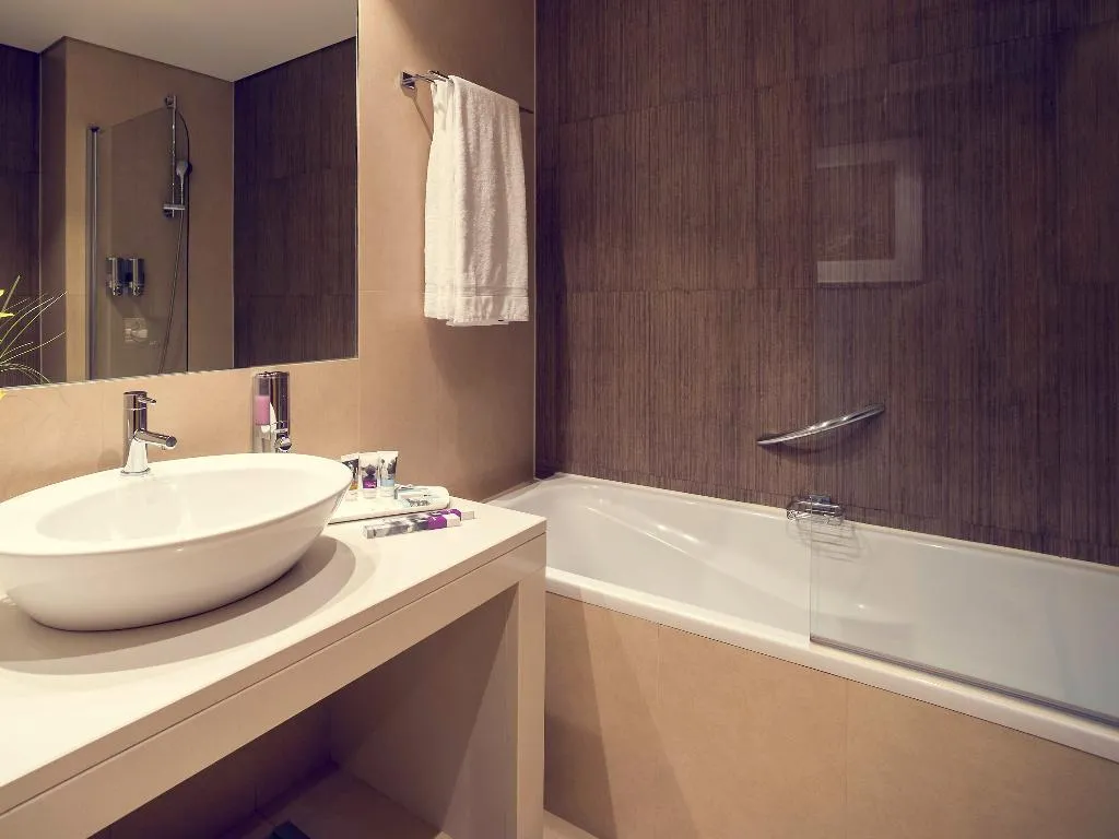 TWIN SUPERIOR Room, Mercure Lisboa Almada Hotel, Lisbon
