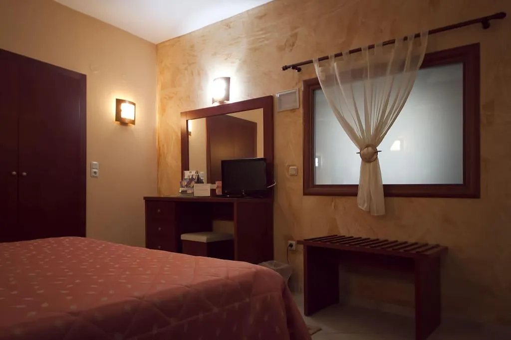SUITE CAPACITY 4 Room, City Life Port Hotel, Crete
