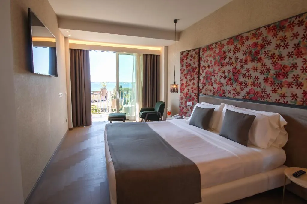 DOUBLE SUPERIOR LAKE VIEW Room, Olivi Hotel & Natural Spa, Milan