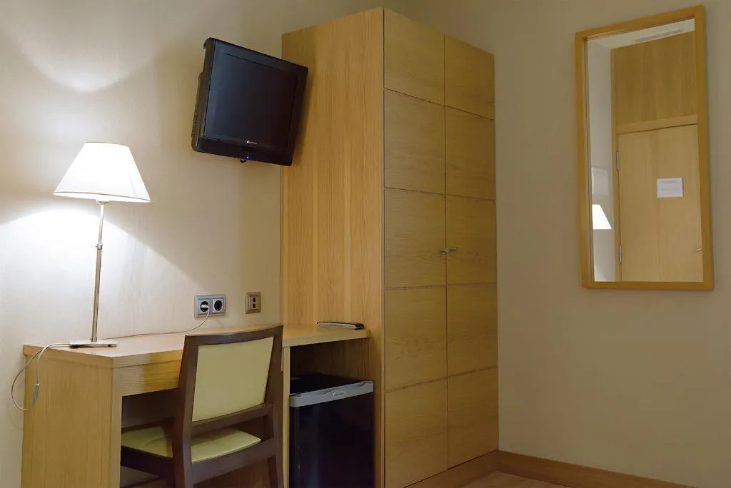 Double or Twin STANDARD Room, Windsor Puerta del Sol, Madrid