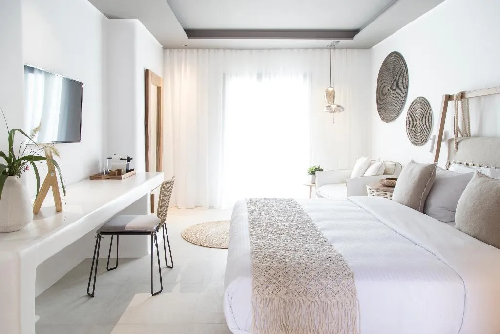 SUITE WITH JACUZZI Room, Adorno Suites Mykonos, Mykonos