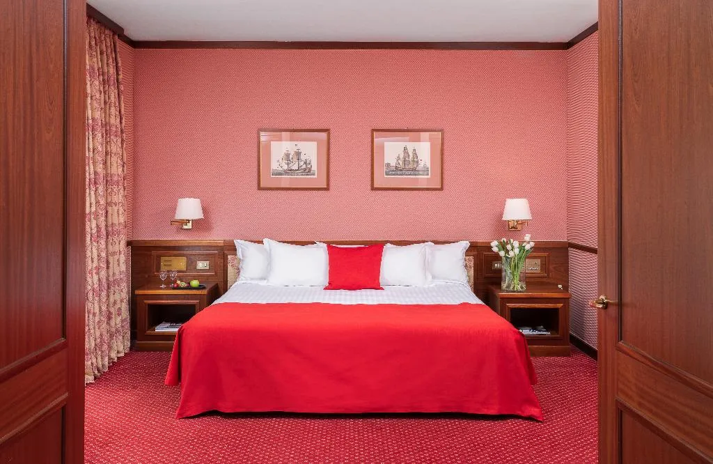 SUITE CAPACITY 4 Room, Leonardo Hotel Milan City Center, Milan