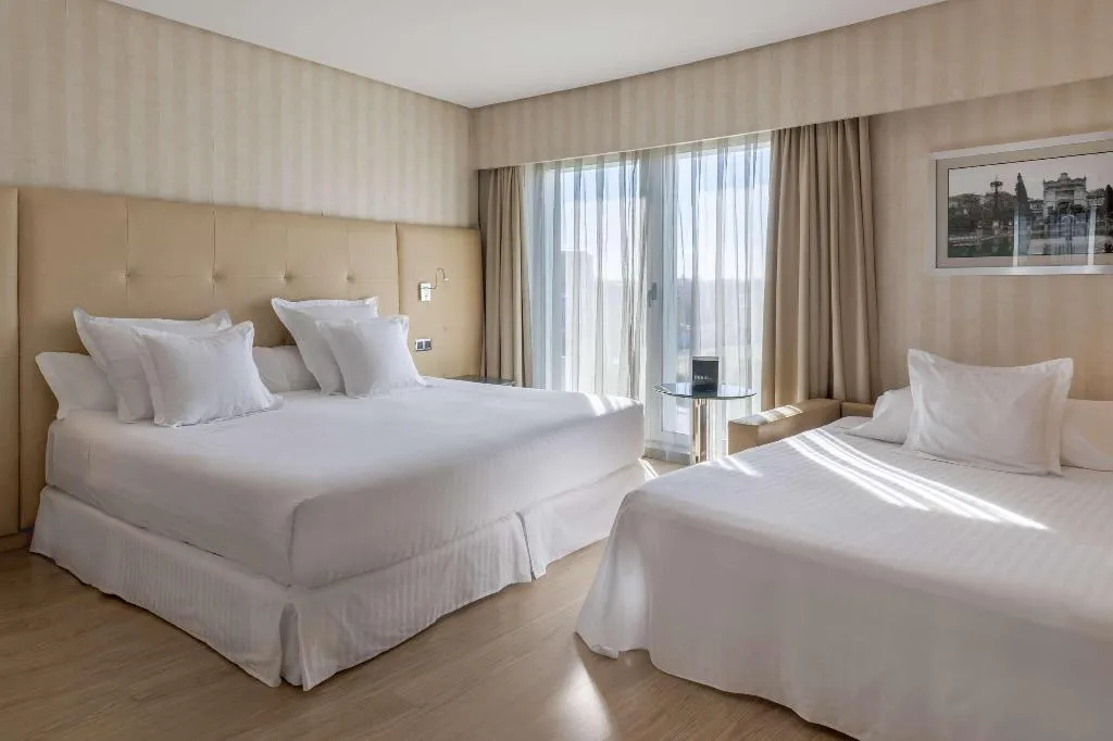 FAMILY ROOM DELUXE Room, Barcelo Sevilla Renacimiento, Seville