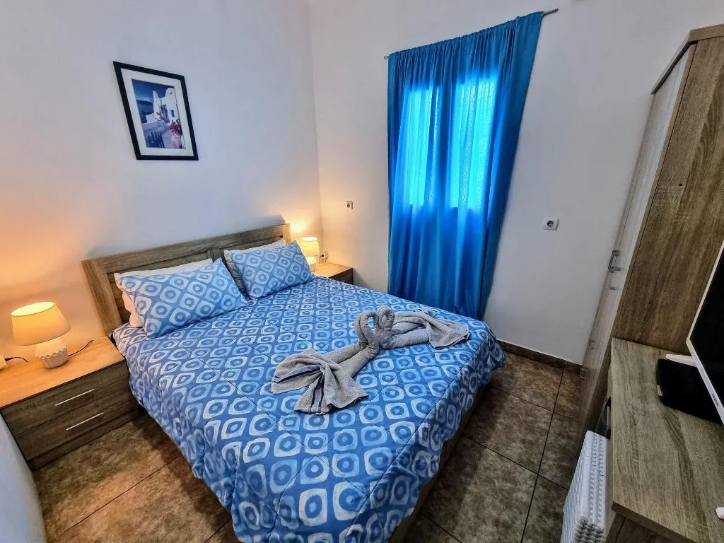 Room, Pleasure Beachside Studios, Santorini