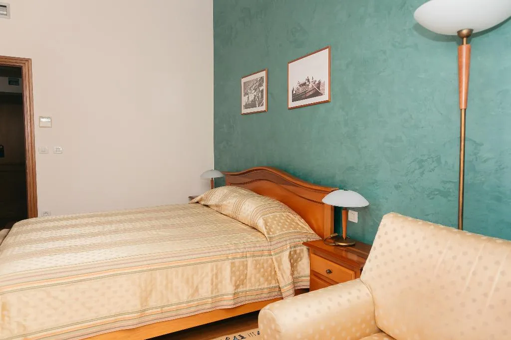 TRIPLE WITH BALCONY Room, Spongiola, Split