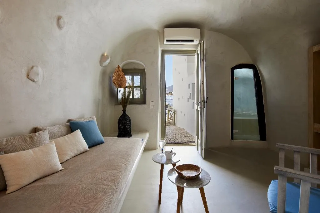 SUITE WITH JACUZZI Room, Rhenia'S Suites, Santorini