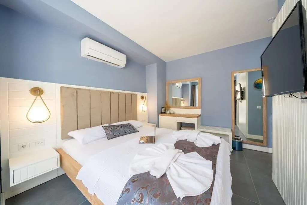 Room, Un Amor Hotel, Dalaman