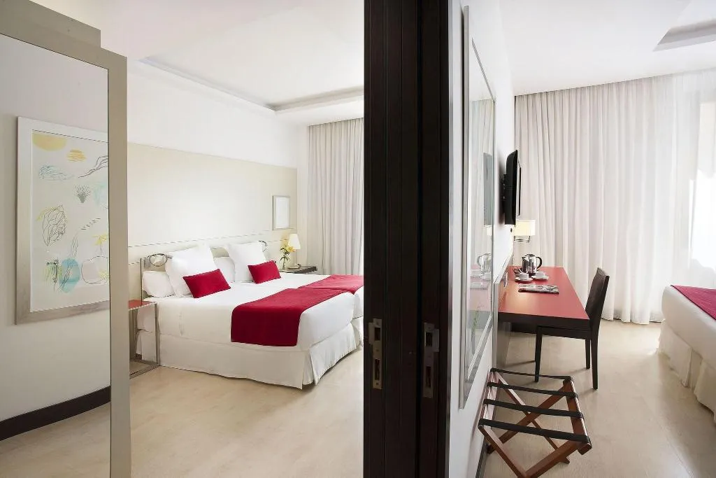 FAMILY ROOM THREE BEDS Room, Grupotel Gran Via 678, Barcelona