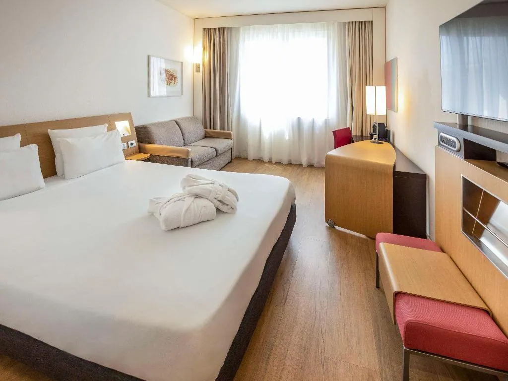 DOUBLE EXECUTIVE SEA VIEW Room, Novotel Salerno Est Arechi, Naples
