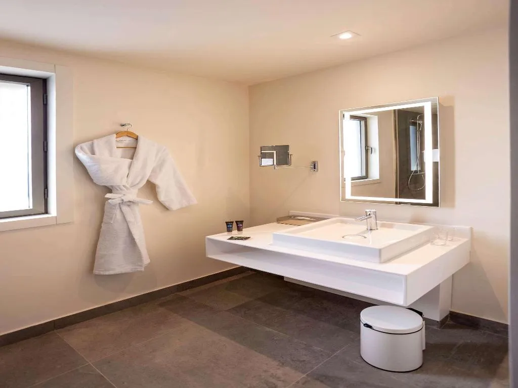 JUNIOR SUITE WITH DOUBLE BED Room, Novotel Tunis Lac, Tunisia