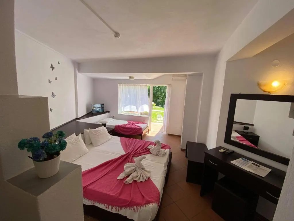 Double or Twin CAPACITY 4 Room, Mediterranean Blue, Corfu