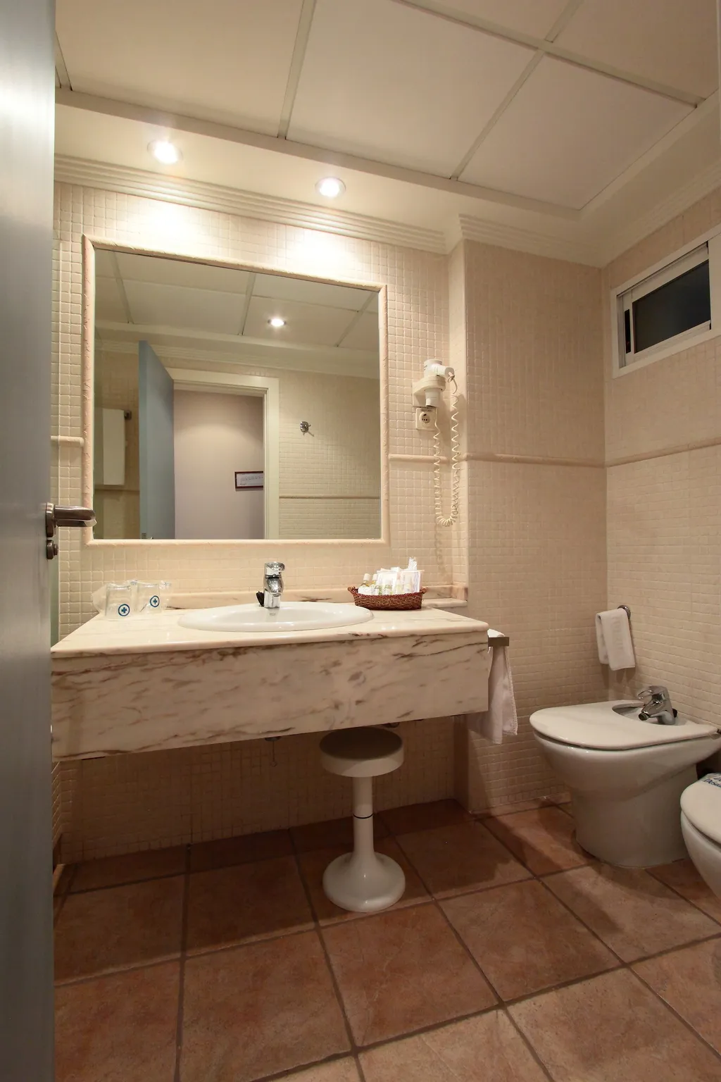 Room, Abril, Costa Blanca