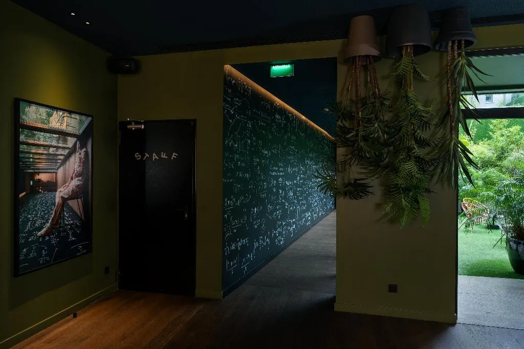 Lobby, Chic & Basic Gravity, Porto