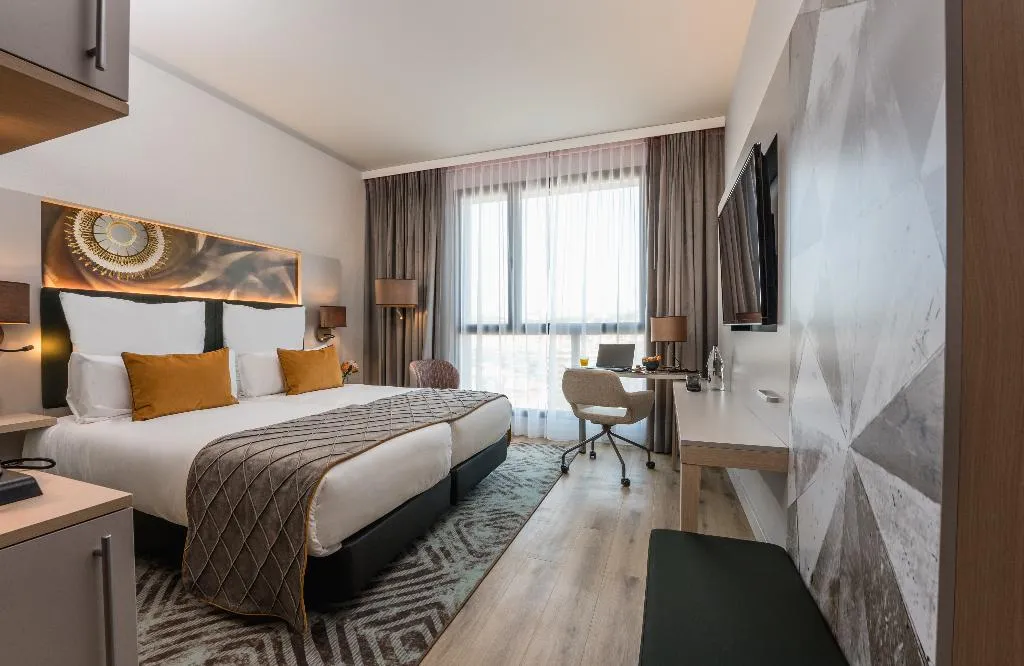 FAMILY ROOM CAPACITY 4 Room, Leonardo Royal Hotel Barcelona Fira, Barcelona