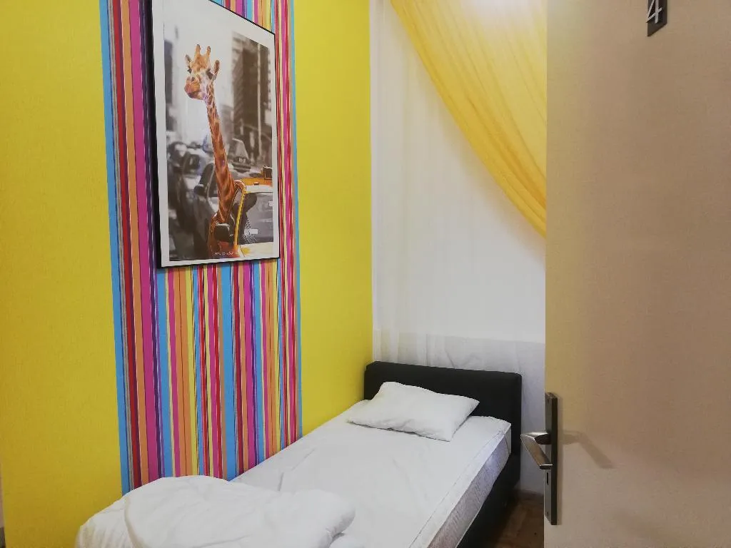 SINGLE WITH SHARED BATHROOM Room, Lorf Hostel&Coffee, Krakow