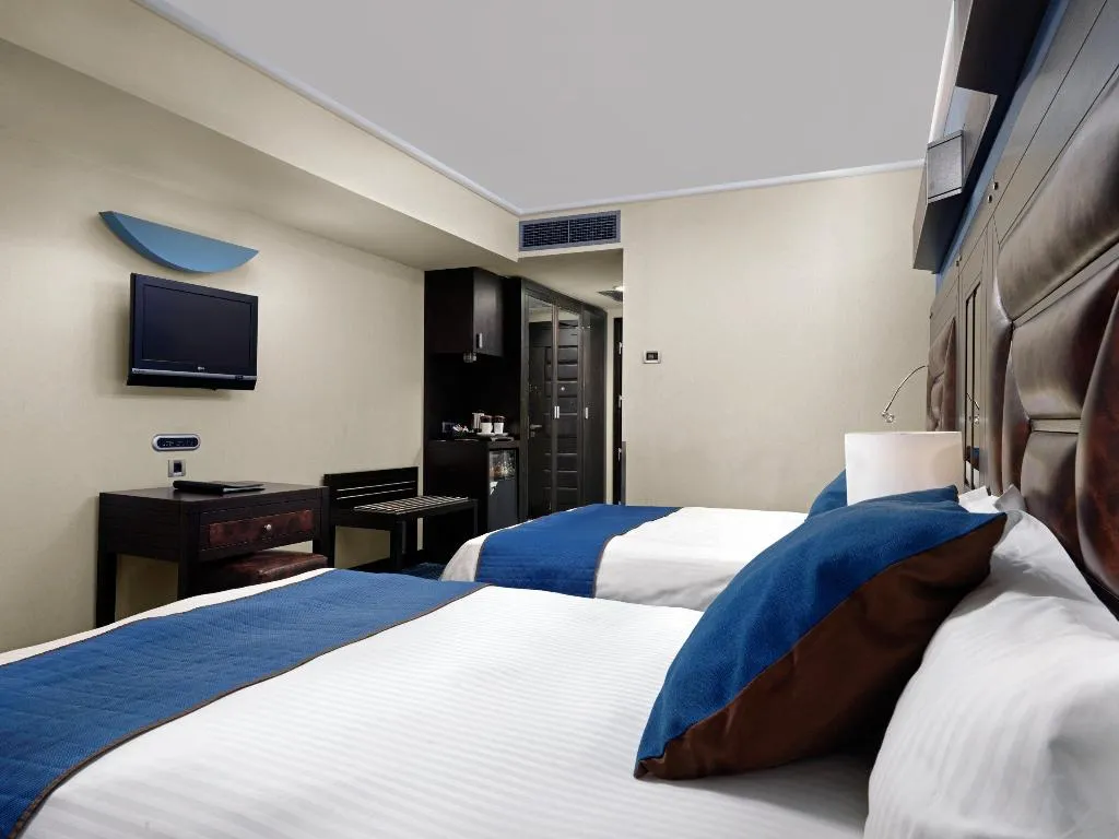 TWIN PREMIUM Room, Crowne Plaza Athens, Athens