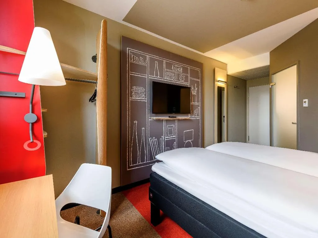 TWIN STANDARD Room, Ibis Amsterdam Centre, Amsterdam