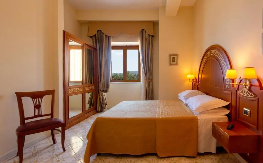 TRIPLE STANDARD Room, Villa Igea, Naples