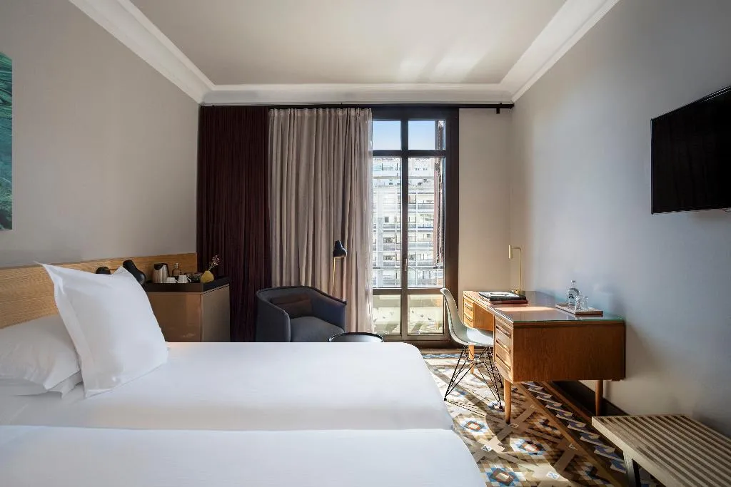 TWIN STANDARD Room, Alexandra Barcelona, Curio Collection by Hilton, Barcelona