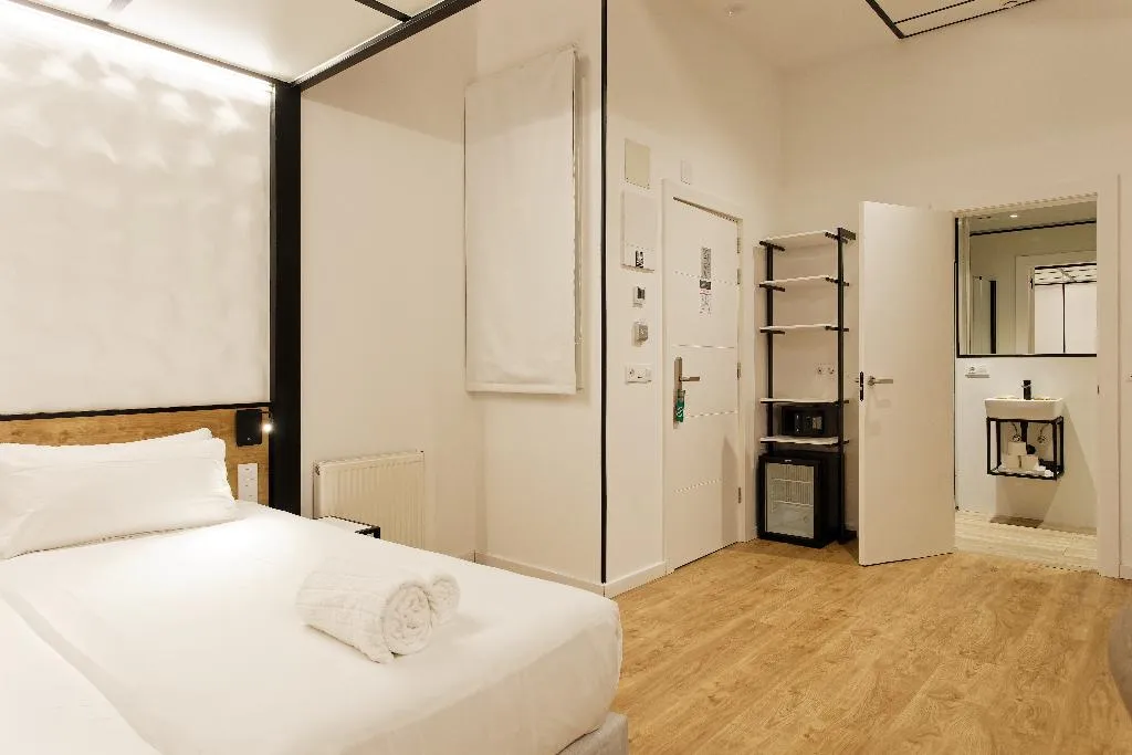 QUADRUPLE ECONOMY Room, Green House Hotel, Barcelona