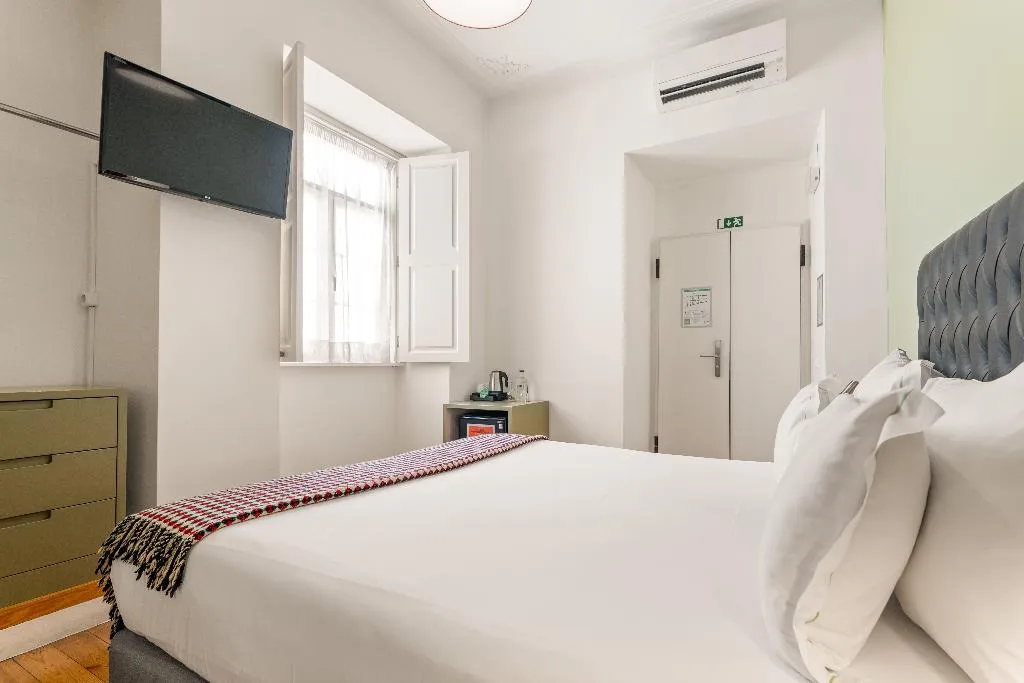 DOUBLE ONE BEDROOM ONE BATHROOM Room, Casa do Bairro by Shiadu, Lisbon