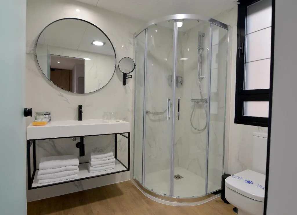 TWIN STANDARD Room, Uve Marcenado, Madrid